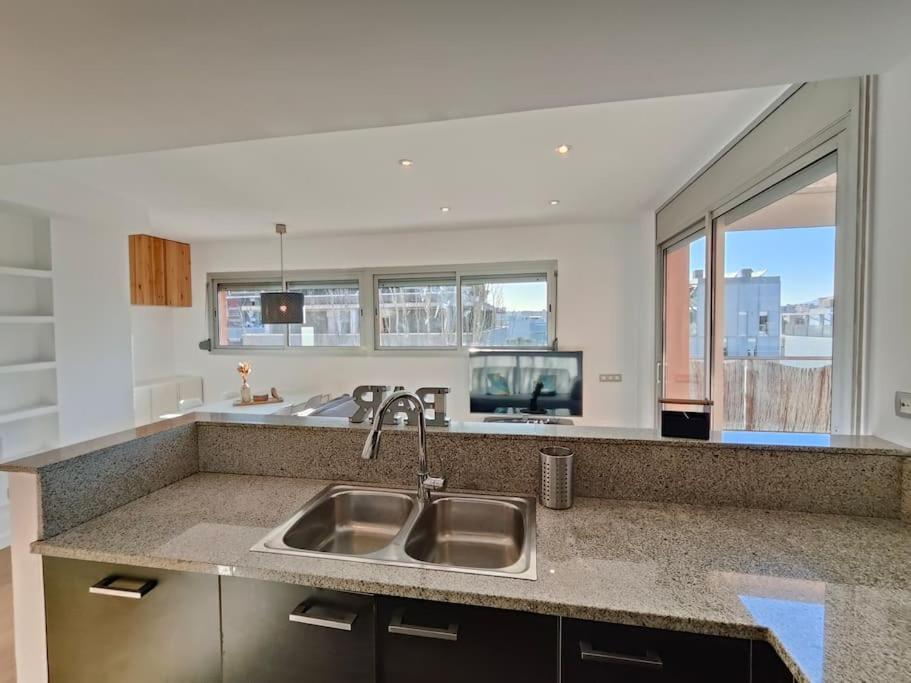 Large Terrace Luxury Apartment サン・アドリア・デ・ベソス エクステリア 写真
