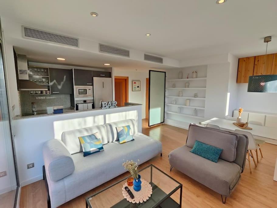 Large Terrace Luxury Apartment サン・アドリア・デ・ベソス エクステリア 写真